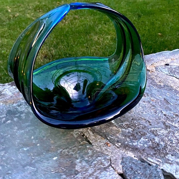 Beautiful glass bowl basket - Picture 9 of 13